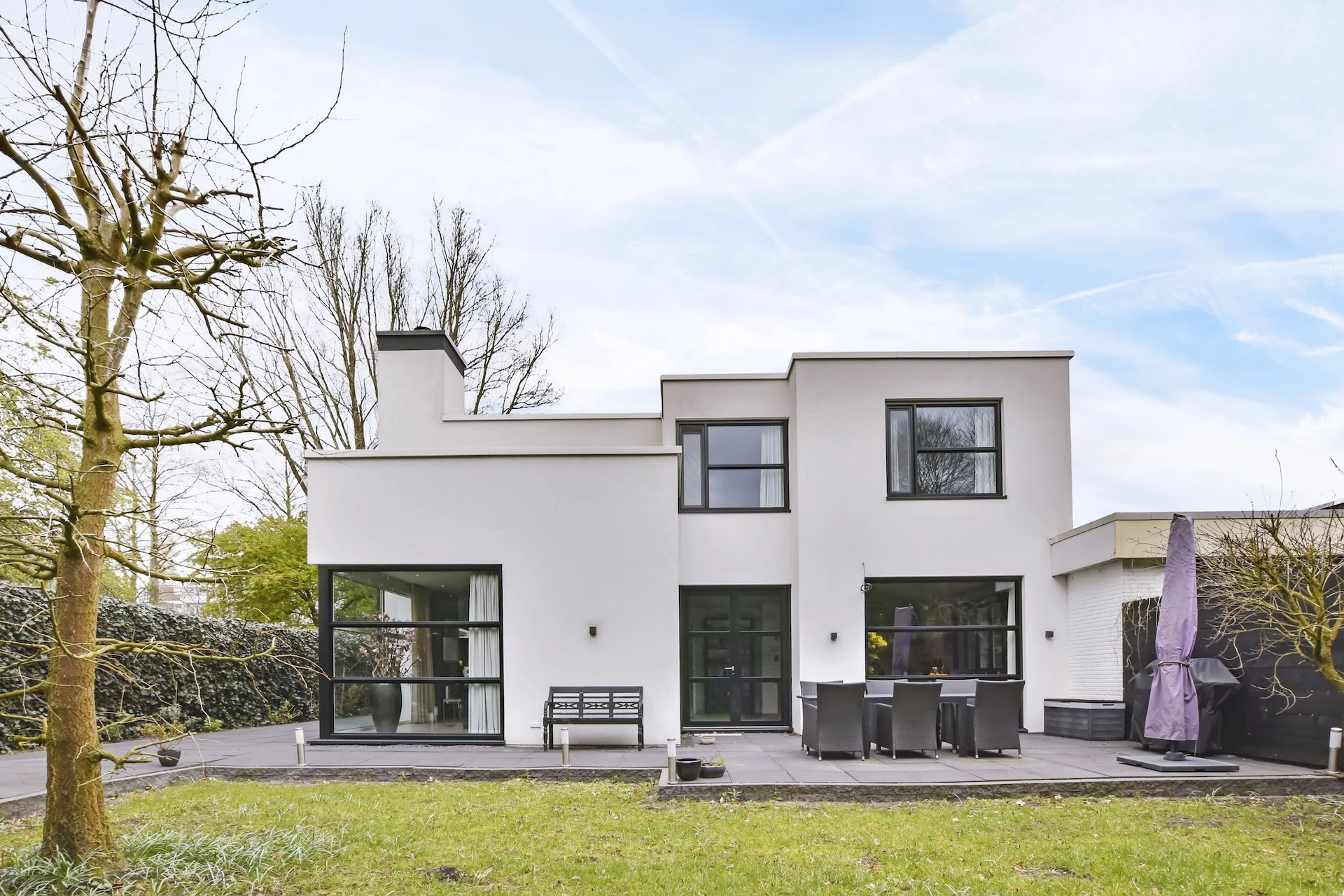 Modernes Haus mit Flachdach in Hamburg – Flachdach sanieren und abdichten